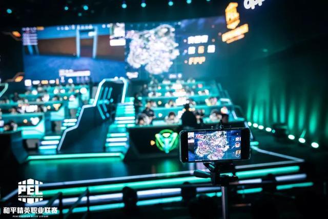 他凭借自己 他凭借自己