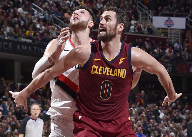 中抢球对决 中抢球对决