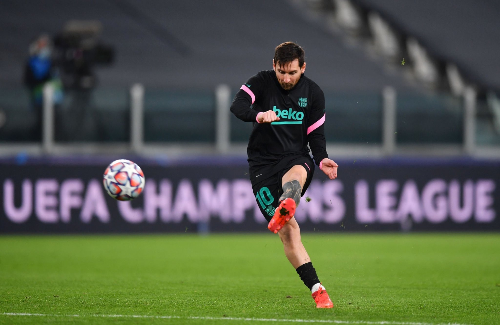 充满恩怨与 充满恩怨与