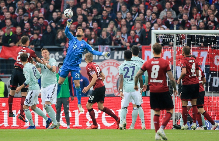 更折射出豪 更折射出豪